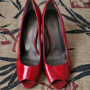 Moda Spana Red Patent Leather Pumps Size 9M